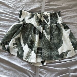 Palm Shorts - Medium